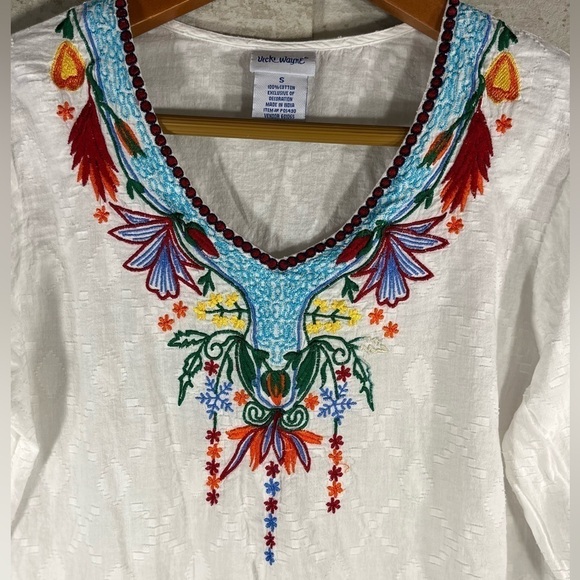VICKI WAYNE Embossed Vine White Tunic w/ Colorful Floral Embroidery Size Small - Picture 4 of 10